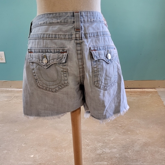 Sexy True Religion Cut-off Denim Shorts - Picture 3 of 5